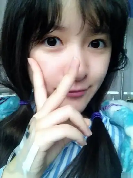 徐娇医院晒自拍报平安 素颜出镜露微笑