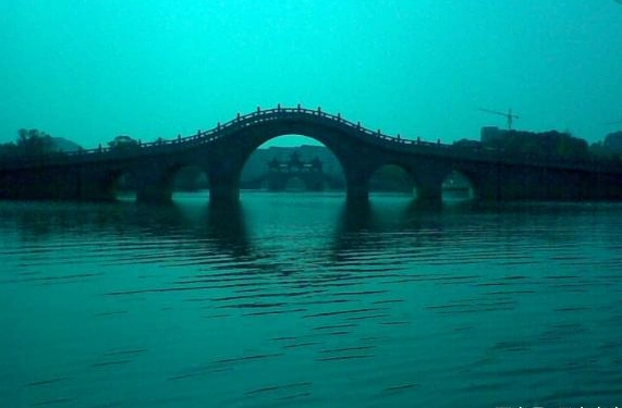 孟婆汤奈何桥的故事孟婆汤奈何桥的故事孟婆汤奈何桥故事