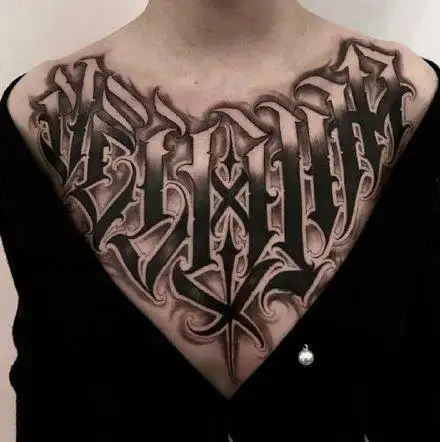 胸口花体字纹身胸口英文刺青