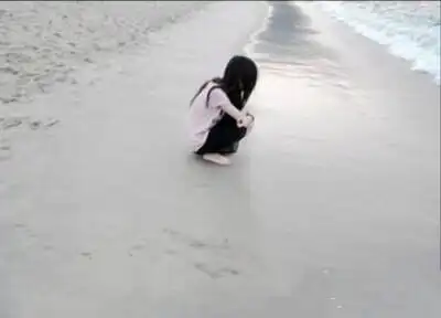 难过了,就蹲下来,抱抱自己!原谅你,也放过自己!