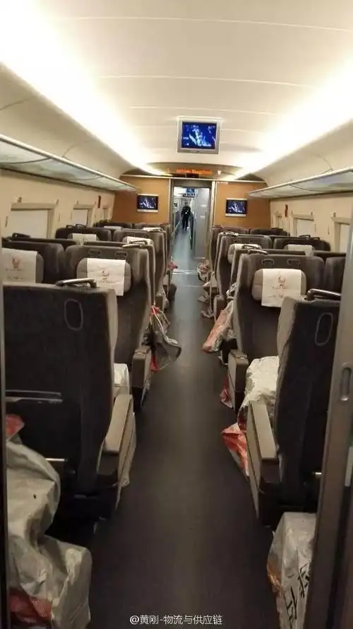 双十一包裹坐高铁快运 有些港媒却这样说