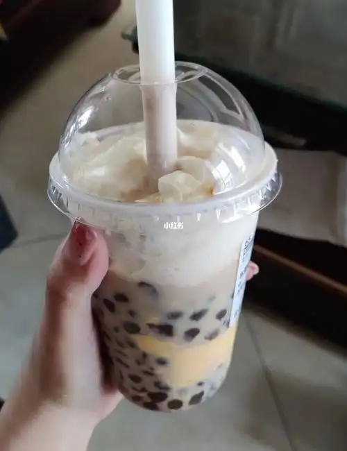 知道的人知道是加多了料,不知道的以为买了杯粥,奶茶喝完了料还是满的