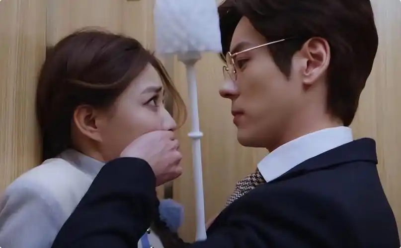 看完《金牌客服董董恩》,才知当年乔任梁对徐璐的两字评价多准确_腾讯