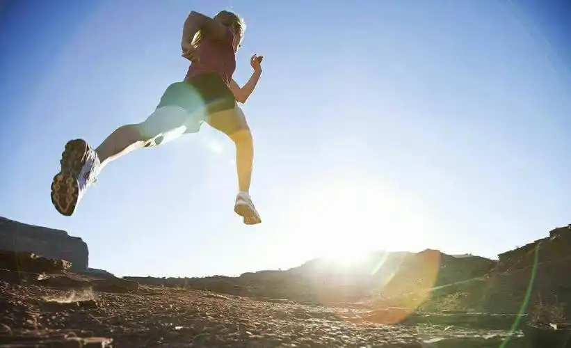 向着太阳升起的地方奔跑