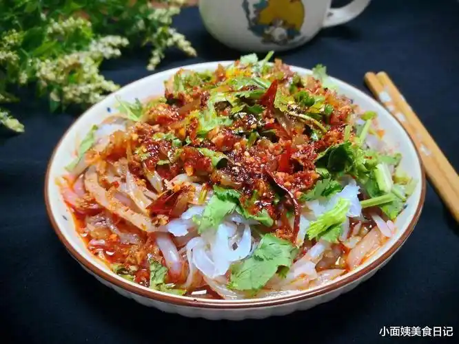 凉粉夏天试试这种懒人面食比凉皮还好吃10分钟搞定爽滑筋道