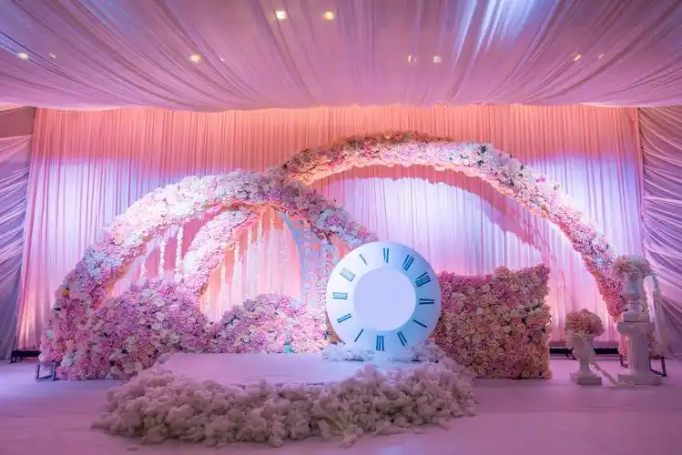 婚礼攻略 婚庆指南 婚礼布置 婚礼舞台搭建怎样才好看 婚礼舞台如何