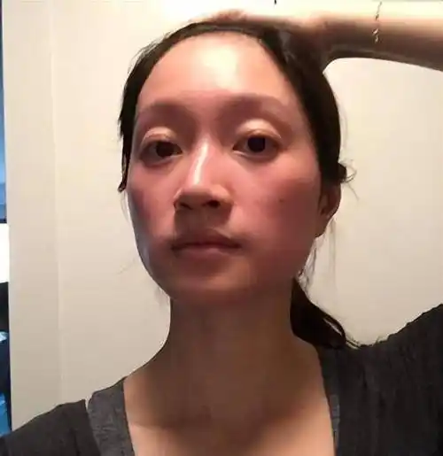 40岁沈佳妮晒素颜照,皮肤松垮,眼角细纹明显,网友:稍微打扮吧_女明星