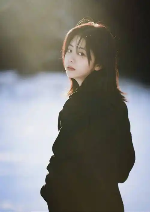 女明星谭松韵写真剧照:俏丽可爱,靓丽青春