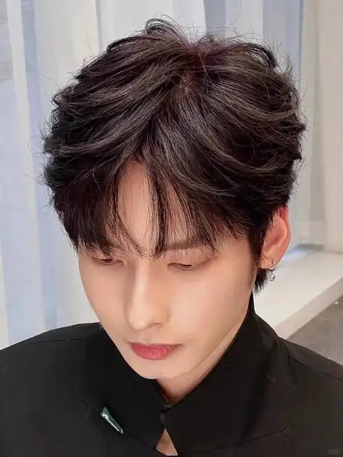 少年感魅力 足简直堪比换头
#男生韩式发型#微分碎盖#男士