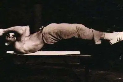 李小龙最恐怖的训练方式,普通人根本学不会,未经训练切勿尝试!