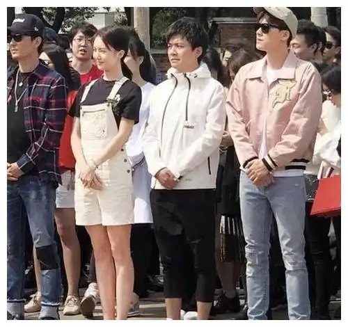 最近有网友爆料李易峰和金晨疑似恋爱中