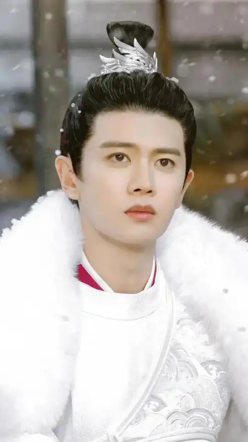 回顾看到当红艺人判若两人旧照才明白资本造星的力度有多强