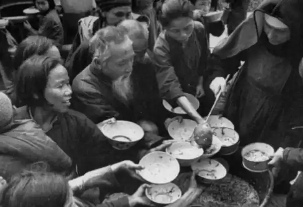 万恶的旧社会1942年河南大饥荒真实场面比电影里残酷十倍