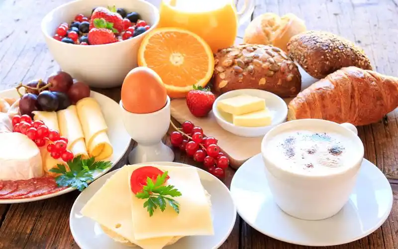 营养健康美味的早餐美食图片桌面壁纸
