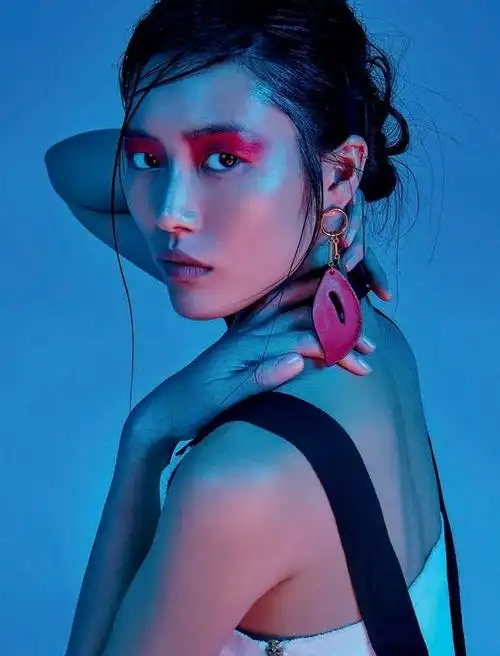 刘雯刘雯liuwenlofficielrussiaapril2016chinesemodeldateofbirth