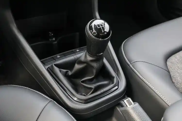 售价10.08万,112匹马力 手动挡,经典耐用,实拍大众桑塔纳