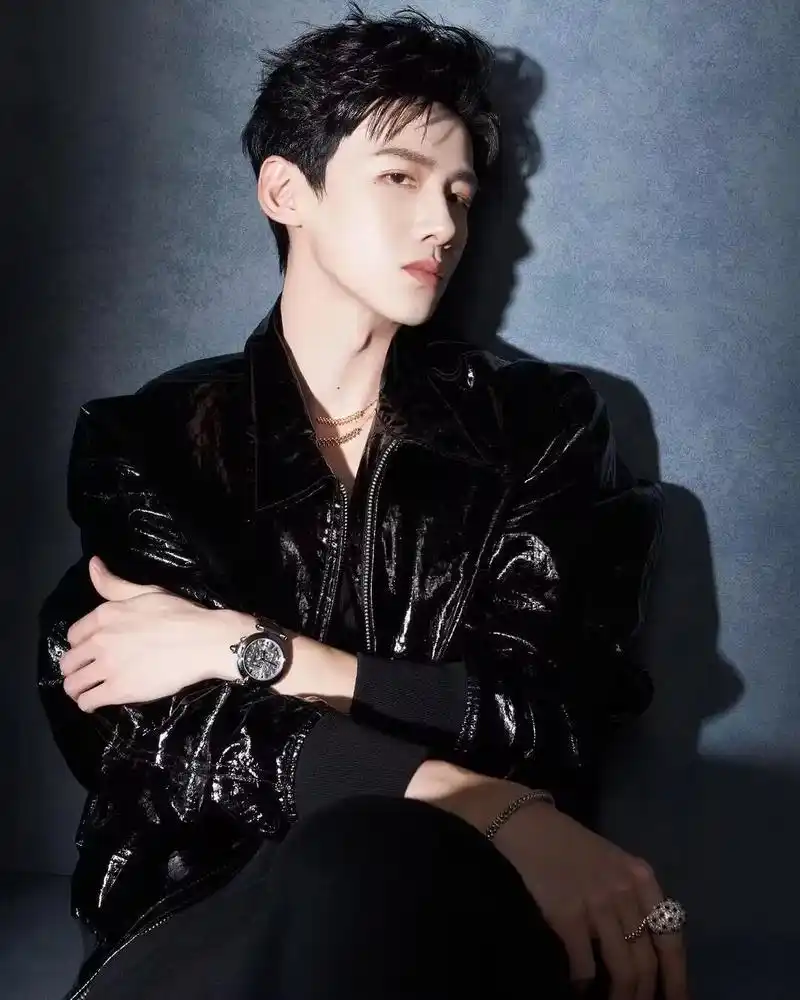 白敬亭 #霸总氛围感 #西装杀 #禁欲系 #小说男主脸 - 抖音