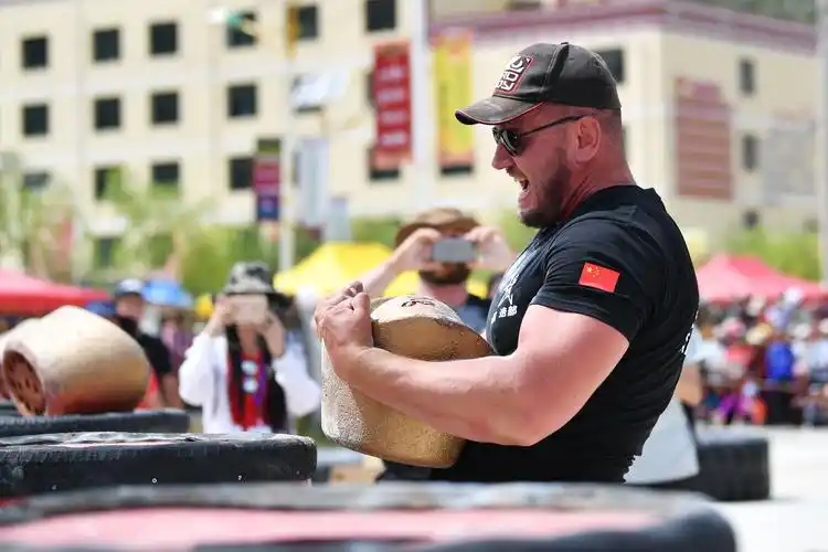 24名国际大力士在甘肃迭部一决高下