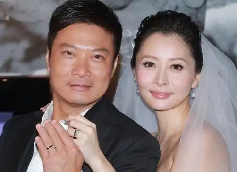 《古惑仔》几兄弟妻子亮相,一个比一个美,你觉得谁更漂亮?--猫仔队-猫