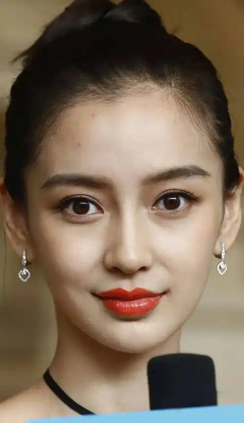 明星的高清生图,赵丽颖五官很标致,景甜这皮肤真的天生丽质_感觉_状态