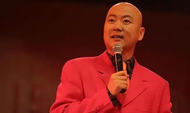 郭冬临,20次春晚,55岁未婚无子,一句台词索赔1亿