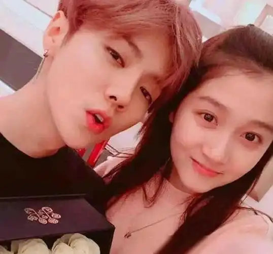 关晓彤连续七年为鹿晗庆生!对方回复宠溺暗含深意,网友期待成婚