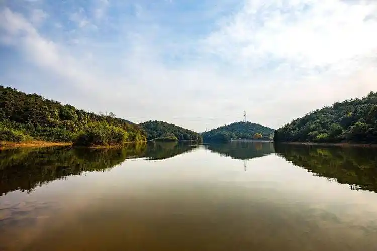 湖州市长兴县顾渚水库风景区:山水相映的画卷_游客_湖面_文化