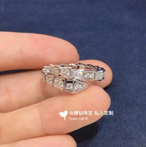 宝格丽满钻蛇形戒指