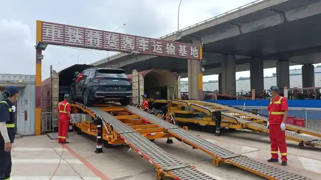 这是辽港集团启动日本商品车过境运输项目后,首次开展韩