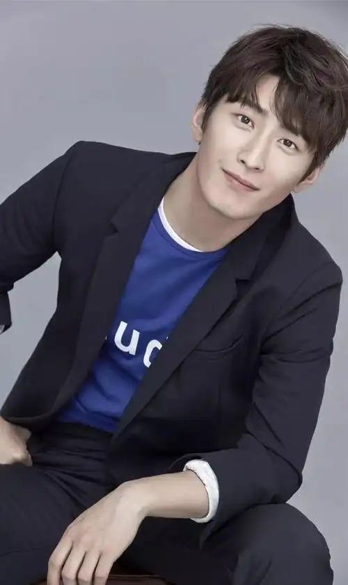 窦骁,高冷范的面容,酷酷的,帅帅的