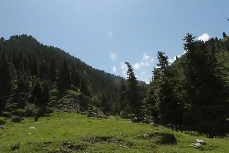 天山托木尔峰风光