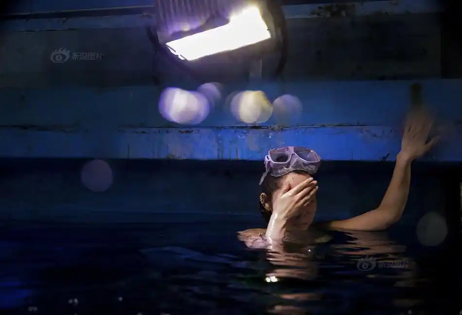 憋气是"美人鱼"的基本功,我经常会反复练习,最长可以憋几十秒钟.