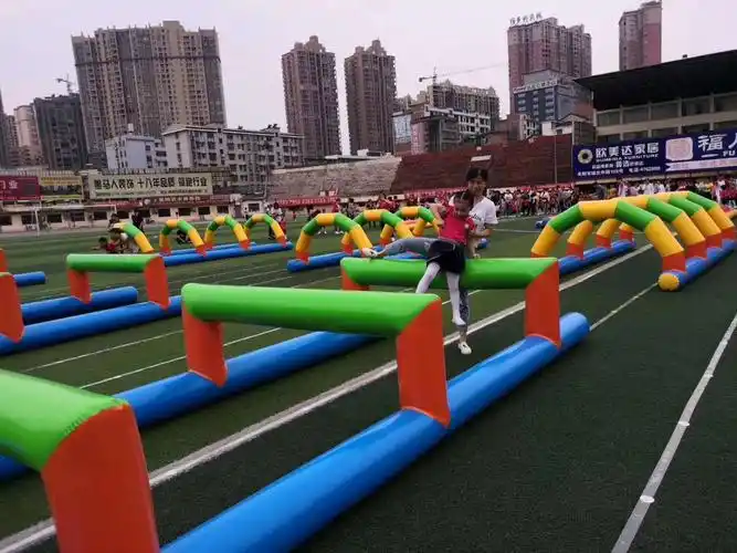 阳光幼儿园《亲子齐上阵,智勇大闯关》大型活动邀请函