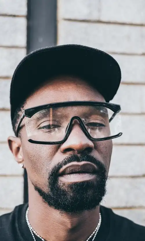 当前位置:网站首页 - 图库素材 - 艺术摄影 - 黑人 图片信息简介:戴