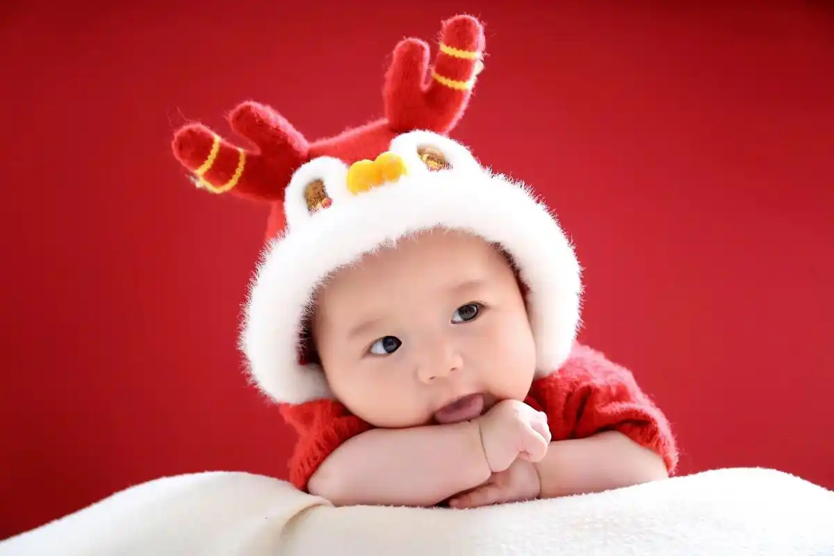 迟来的百天照 小小的你 可爱的你 笑容越来越甜 力气越来越大