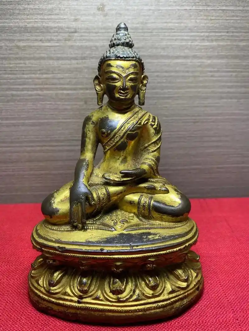藏传61佛像西藏明代铜鎏金释迦摩尼造像