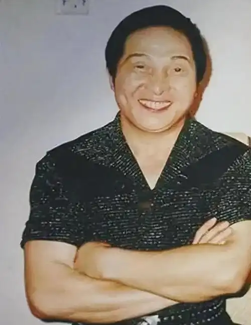 大师王林为一线明星床上开光浑身脱光在身上画符现场炸裂