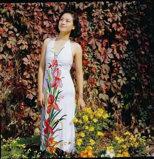 还记得《雪山飞狐》里的袁紫衣吗,如今她成了画家_伍宇娟_电影_艺术展