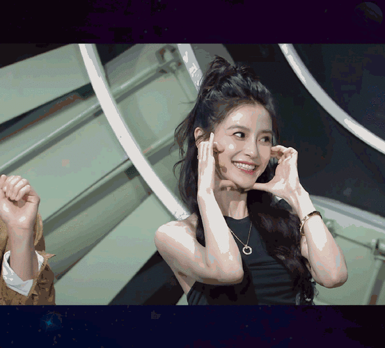 angelababy的直播截图状态#杨颖高马尾真的好青春,脸部比心真的活力