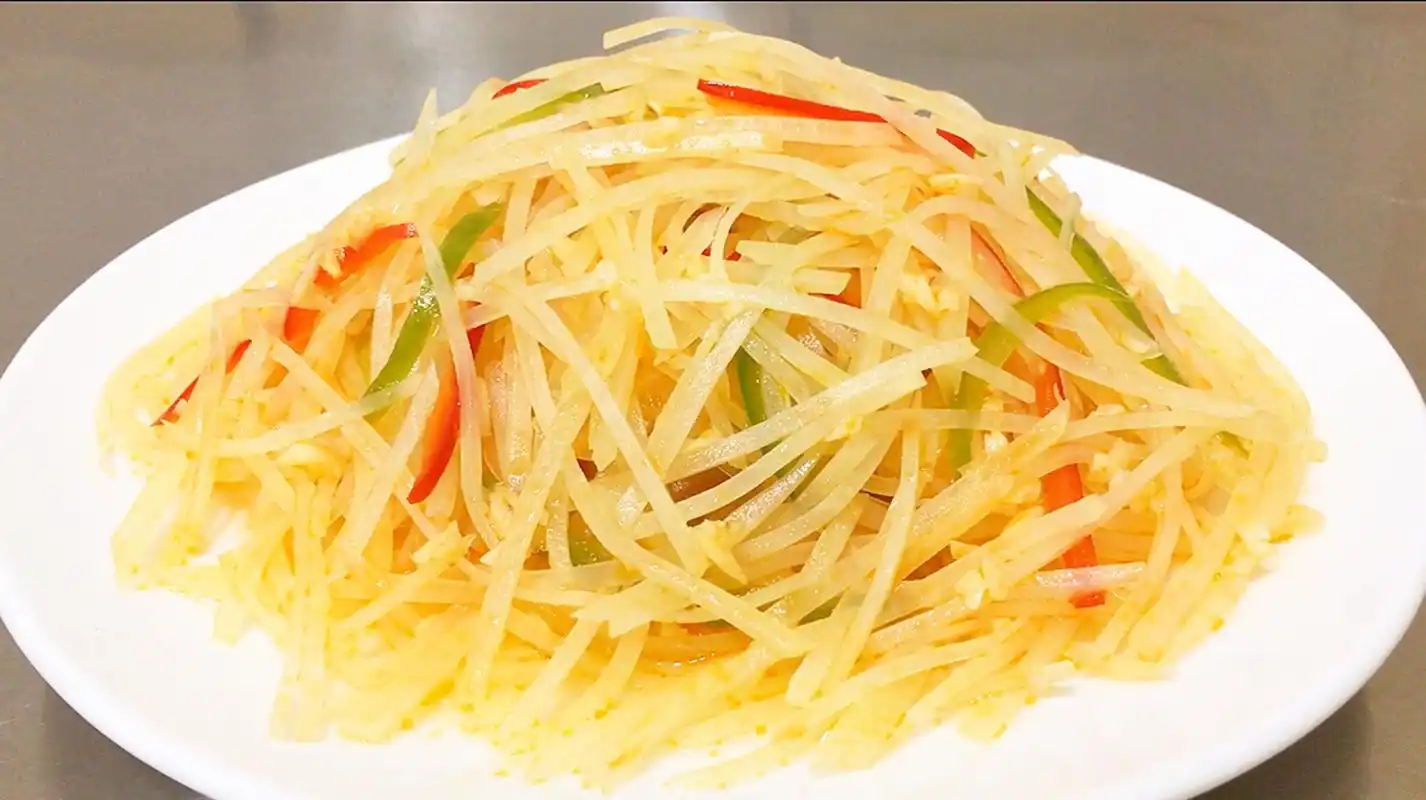 饭店的凉拌土豆丝为啥好吃?大厨分享一招,清脆爽口,酸辣开胃