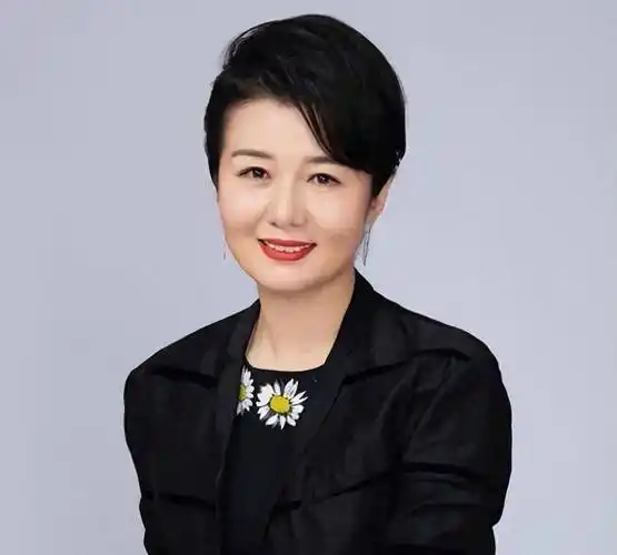 每当郑卫莉出去拍戏的时候,他每天都会送赵正天去学校,学着给他做饭.