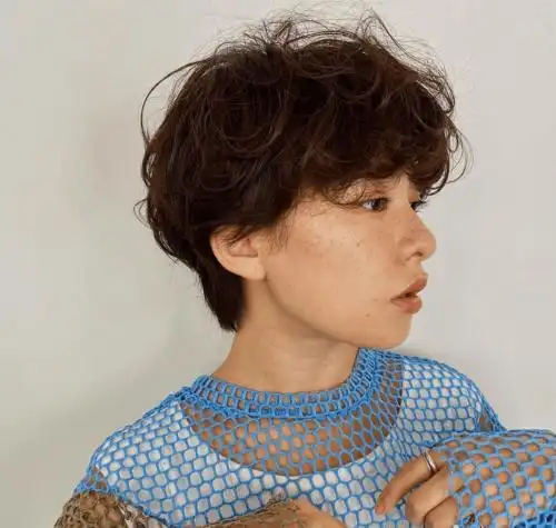 超短发烫什么卷?