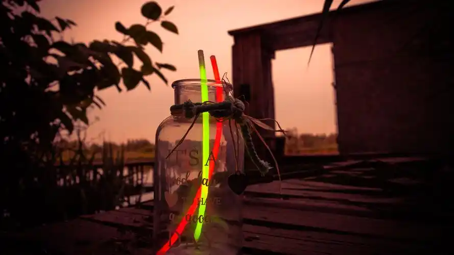 壁纸 荧光棒,玻璃瓶,黄昏