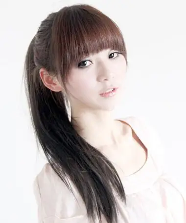 齐刘海直发适合怎么扎 简单易懂的直发齐刘海高马尾扎法(2)_发型师姐