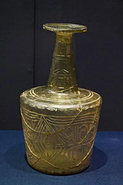 契丹文物展刻花玻璃瓶