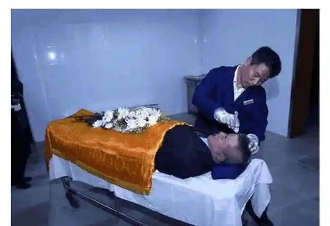 火葬场一个月工资多少?说出来可能不敢信,殡仪师:死人好伺候