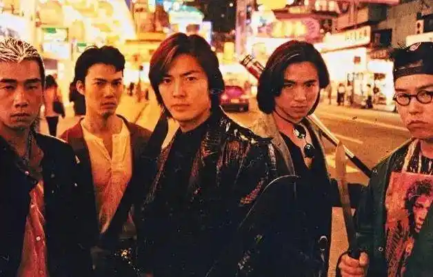 曾经古惑仔兄弟身价过亿今天小结巴座驾完甩浩南哥几条街