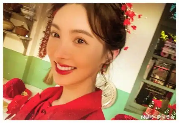 金晨携礼拜访胡夏父母,恋情曝光引发网友热议|李易峰|娱乐圈|音乐专辑