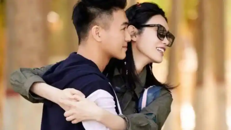 看看日常生活中奚梦瑶如何高情商和老公何猷君互动的