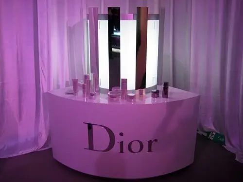 长沙专卖店展柜_烤漆展柜制作厂家_长沙展柜样板